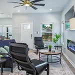 Heaven-Sent Convenient 4Br 3Ba Near Downtown
