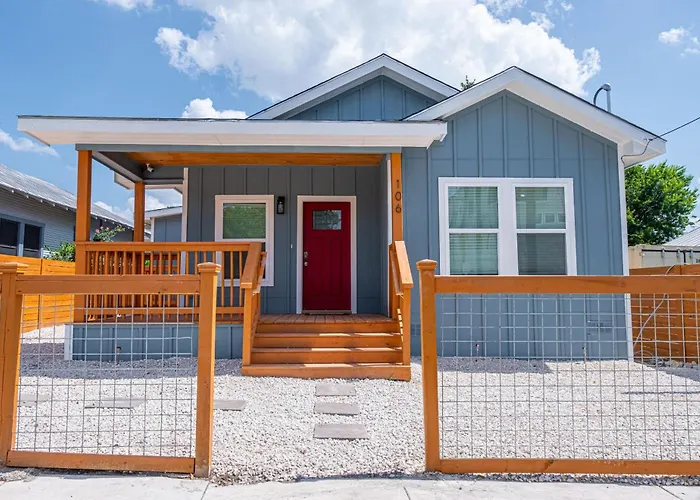 Heaven-Sent Convenient 4Br 3Ba Near Downtown