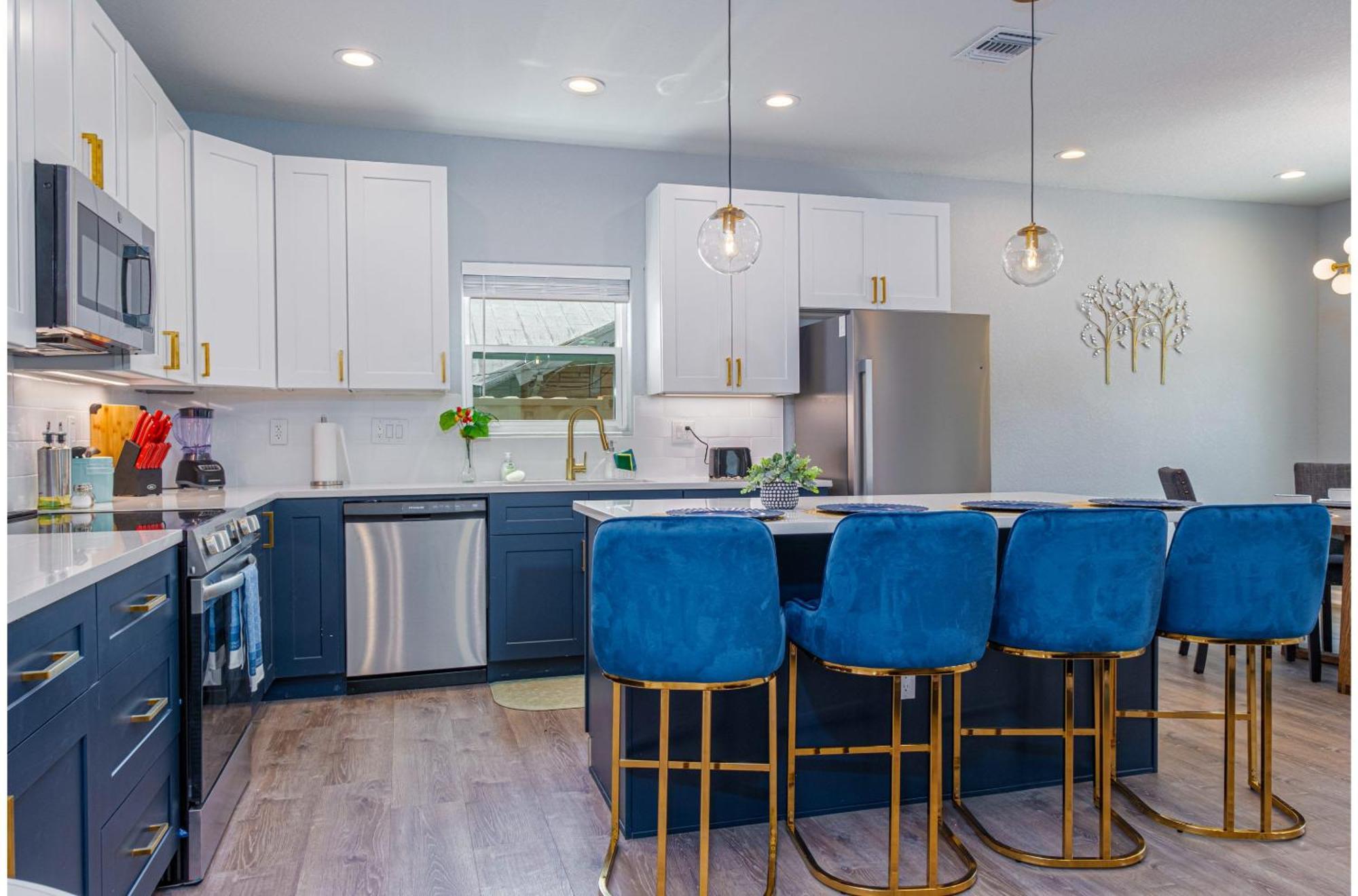 Heaven-sent Convenient 4br 3ba Near Downtown San Antonio