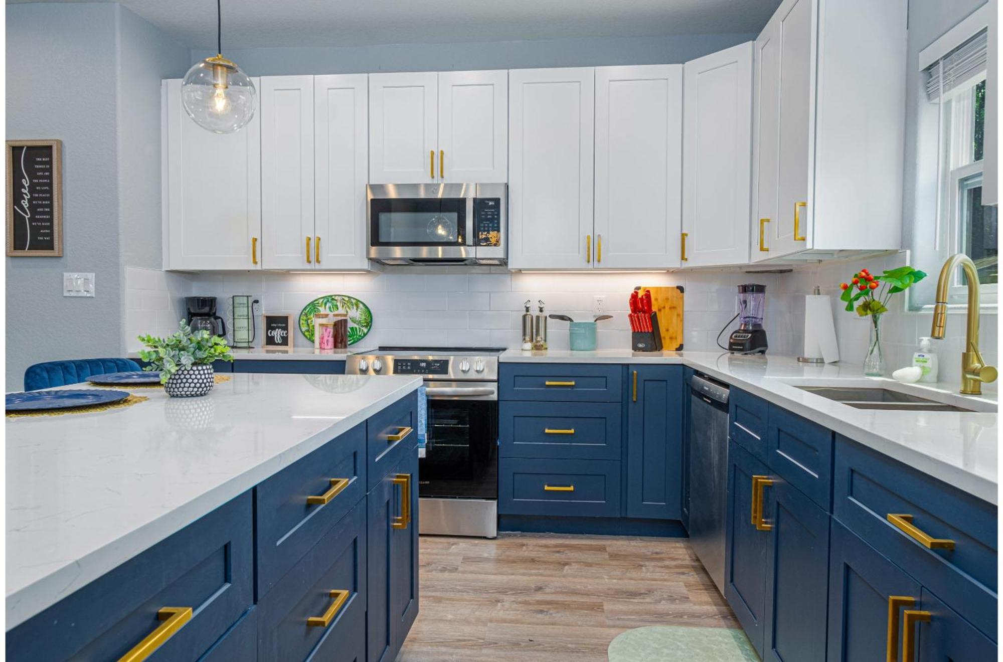 Heaven-sent Convenient 4br 3ba Near Downtown
